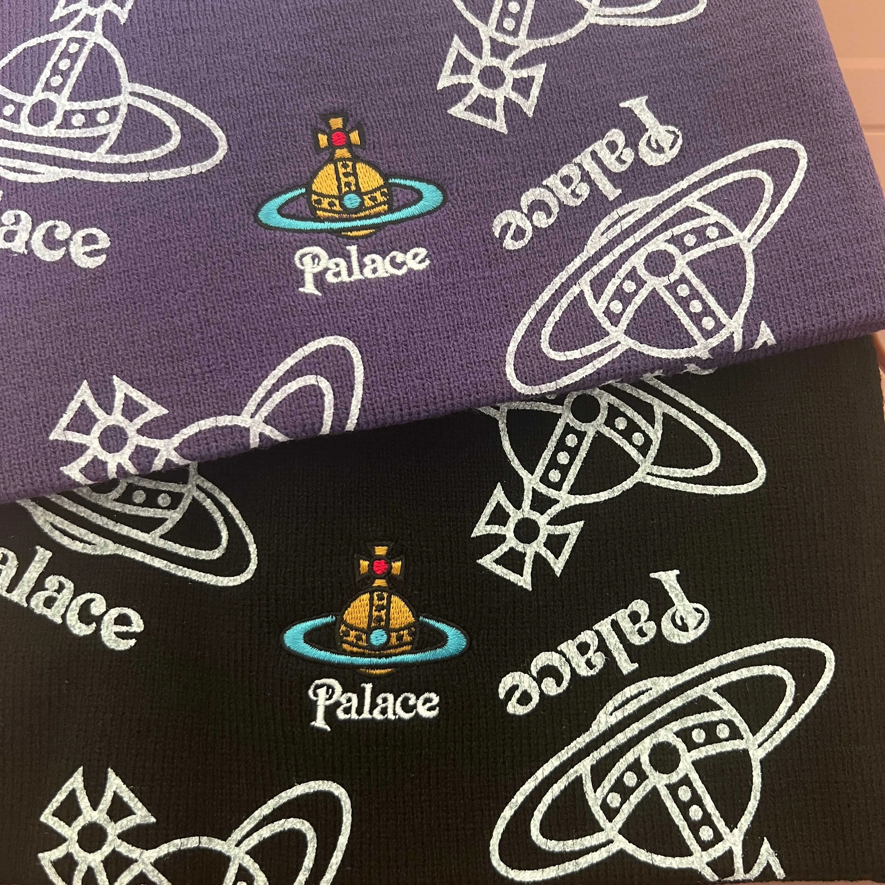 New 🪐viviennewestwood✖️palace co-branded knitted hat with Saturn logo printed all over, 2 colors